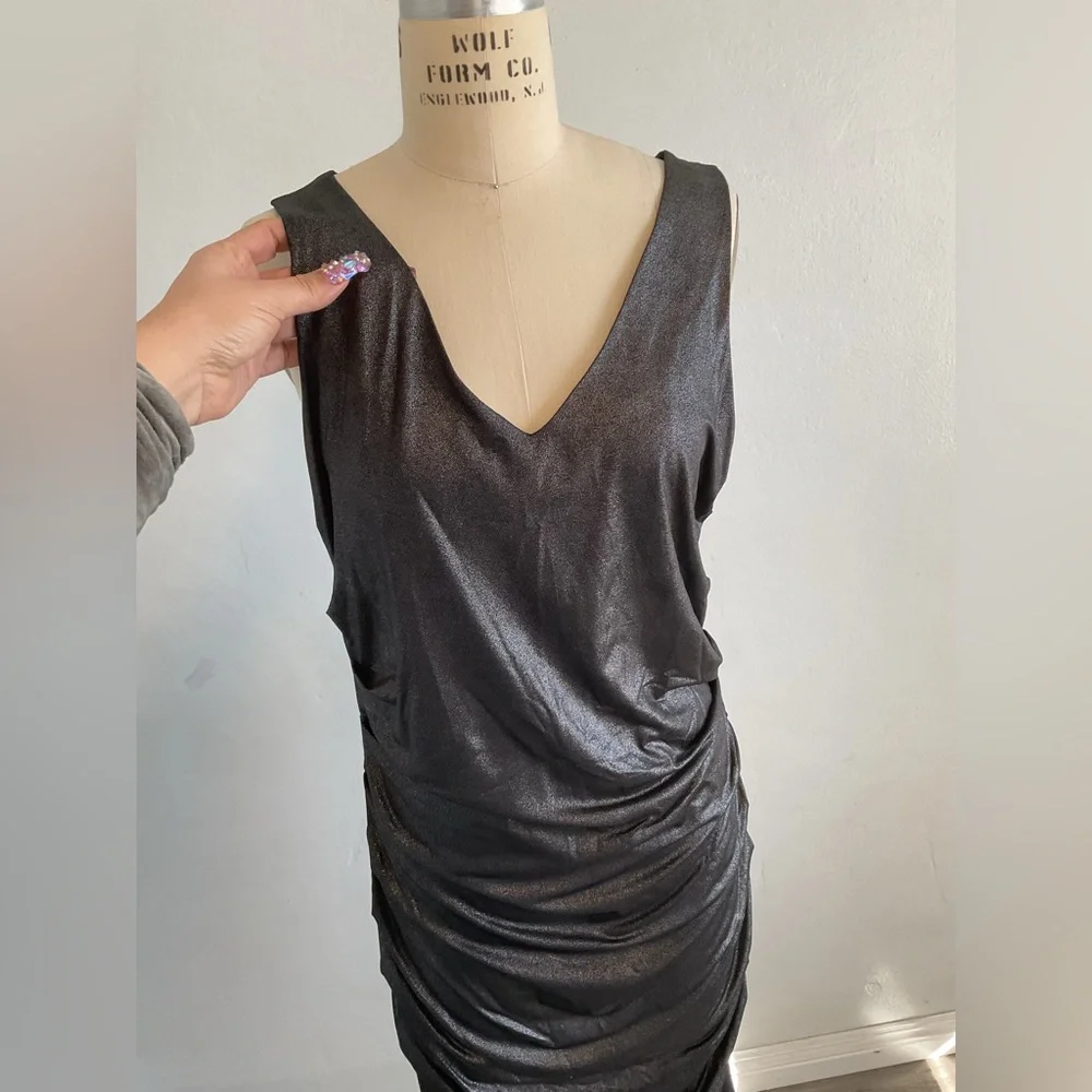 Metallic Ruched DRESS body con - Picture 2 of 9